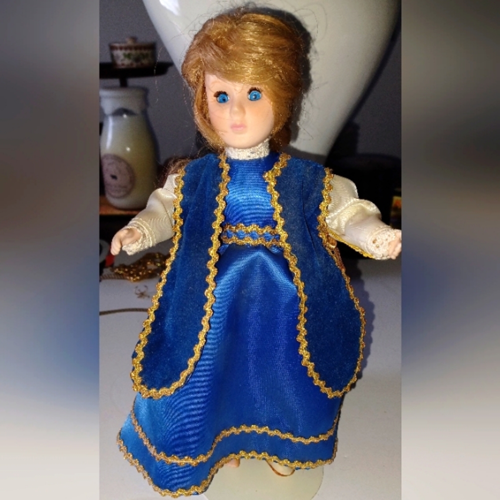 🛼Porcelain Cinderella doll